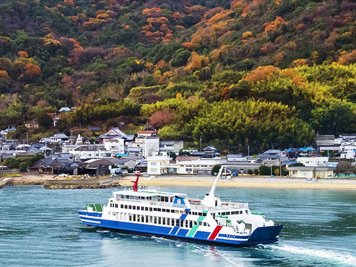 岡山県日生港から瀬戸内観光汽船に乗り、瀬戸内海の小豆島へ行く瀬戸内観光汽船