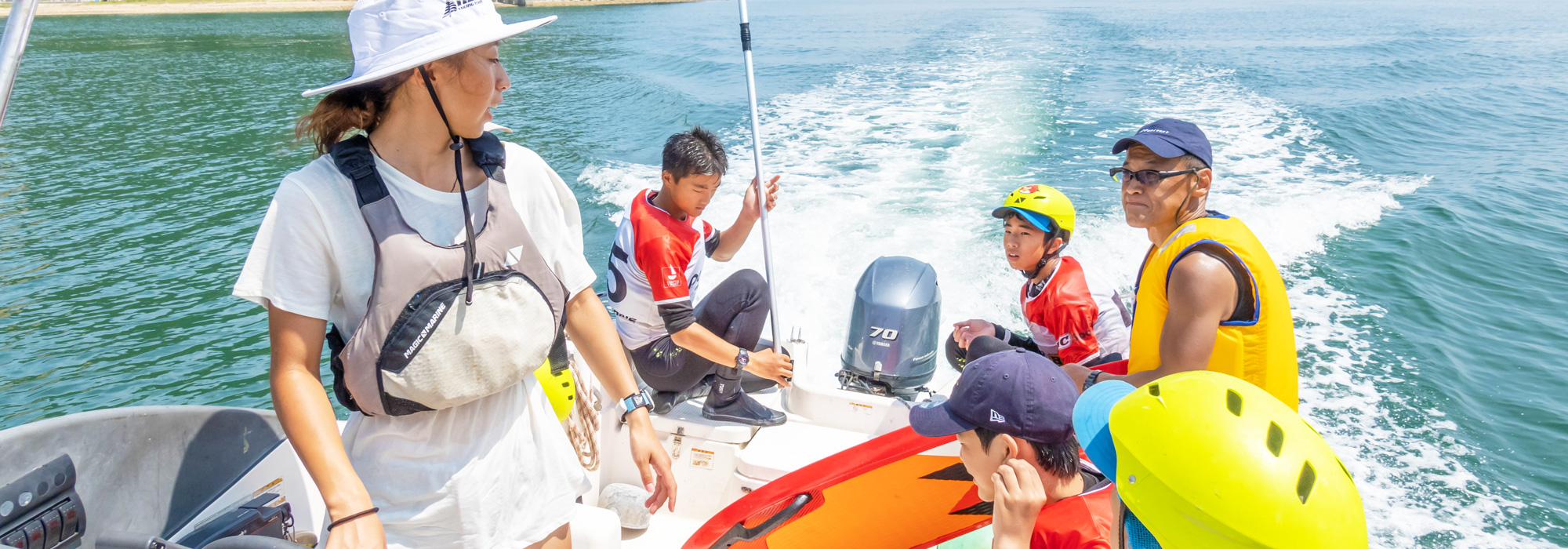 穏やかな瀬戸内海の離島・香川県の小豆島の海で貸切クルージングを楽しむ