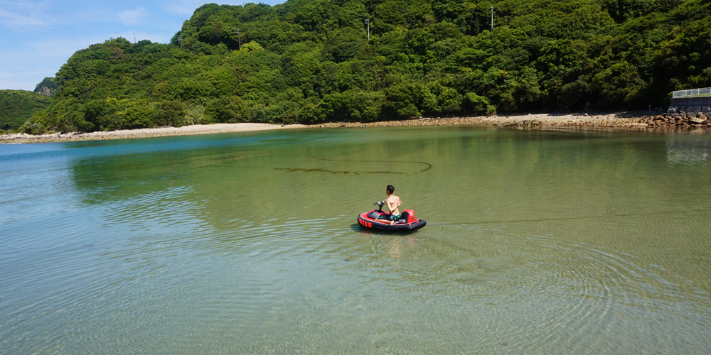 瀬戸内海の離島・香川県／小豆島の海でアクティビティー、シースクーター体験をしよう。