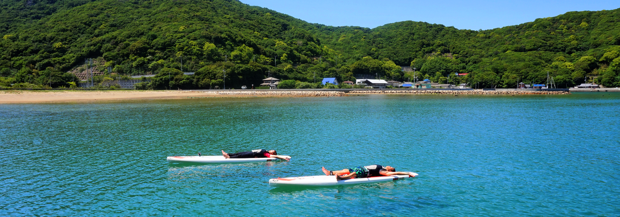 緑の自然も豊かな瀬戸内海の離島・香川県の小豆島の海でSUP体験をしよう。