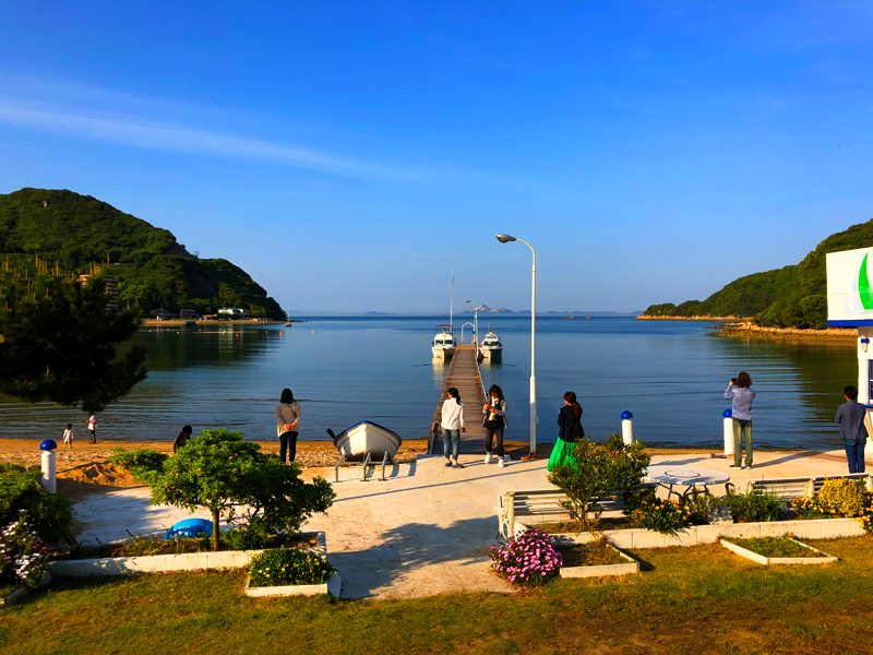 「シータイガーアイランドイン小豆島」から見える水面と桟橋