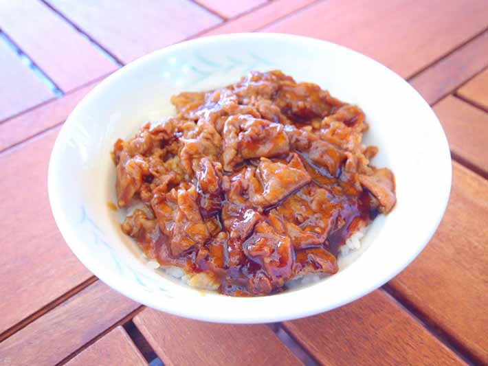 「シータイガーアイランドイン小豆島」で食べれる牛カルビ丼